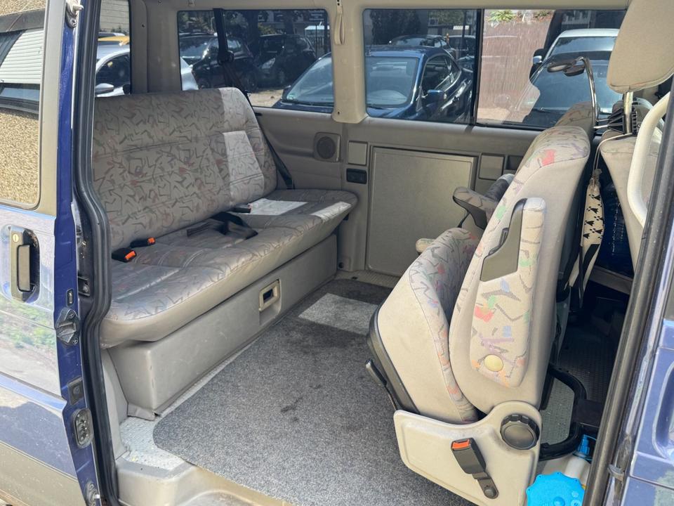 Volkswagen T4 Multivan Allstar 2.5 TDI  пробіг: 561200 рік: April 1998 Diesel потужність:102 PS коробка: Manuell ціна: 2999 - Фото 4