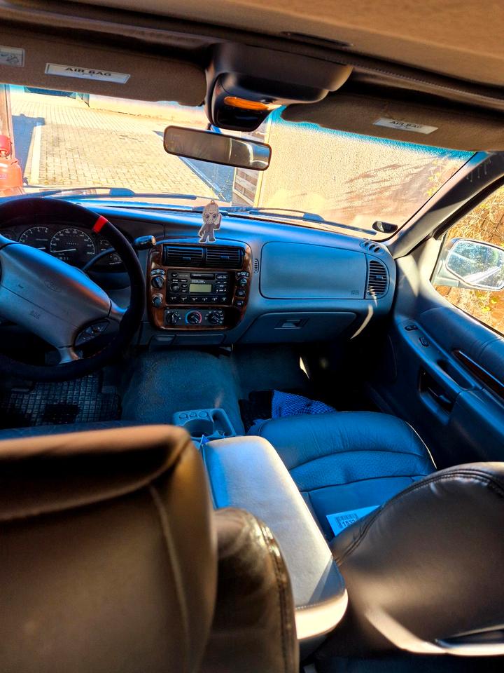 Ford Explorer 4,0 V6 4x4 limited пробіг: 250000 рік: April 2000 Benzin коробка: Automatik ціна: 3500 - Фото 10