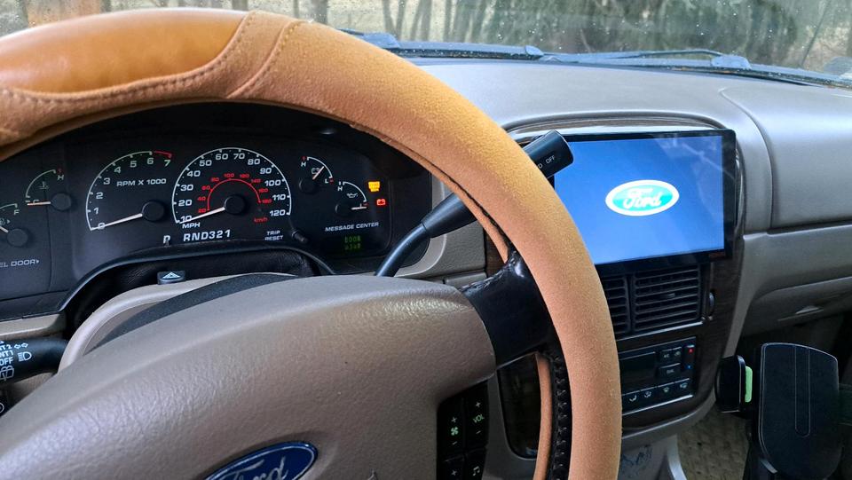 Ford Explorer V8 4,6l 4x4 Eddie Bauer LPG пробіг: 300000 рік: Januar 2025 Benzin потужність:242 PS коробка: Automatik ціна: 3500 - Фото 1