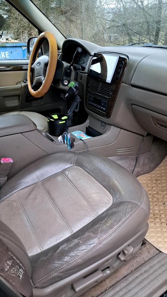 Ford Explorer V8 4,6l 4x4 Eddie Bauer LPG пробіг: 300000 рік: Januar 2025 Benzin потужність:242 PS коробка: Automatik ціна: 3500 - Фото 4