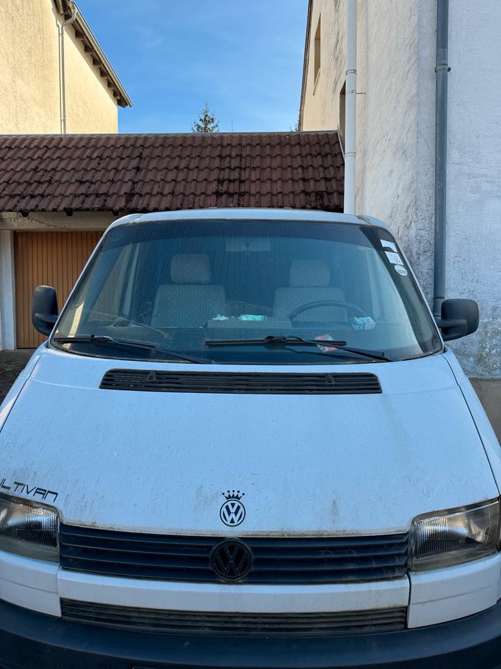 VW T4 Multivan Wohnmobil 2,5  TDI пробіг: 350000 рік: Februar 1993 Diesel потужність:102 PS коробка: Manuell ціна: 3000 - Фото 0