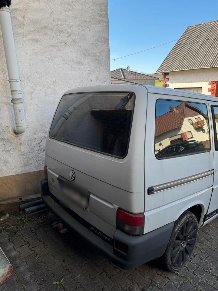 VW T4 Multivan Wohnmobil 2,5  TDI пробіг: 350000 рік: Februar 1993 Diesel потужність:102 PS коробка: Manuell ціна: 3000 - Фото 2