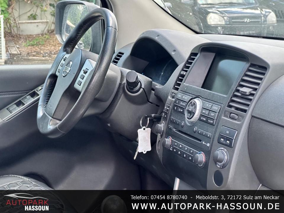 Nissan Navara Pickup Double Cab LE V6 4x4 LB пробіг: 154000 рік: Februar 2013 Diesel потужність:231 PS коробка: Automatik ціна: 4999 - Фото 3