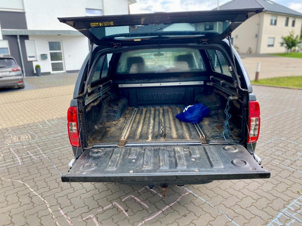 Nissan Navara 2.5 dci 190ps 4x4 Automatik Sitzheizung пробіг: 292000 рік: Dezember 2010 Diesel потужність:190 PS коробка: Automatik ціна: 5500 - Фото 2