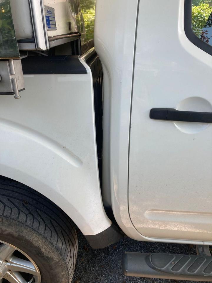 Nissan Navara Pickup Double Cab SE 4X4 пробіг: 142200 рік: April 2008 потужність:171 PS потужність:171 PS коробка: Manuell ціна: 4500 - Фото 2