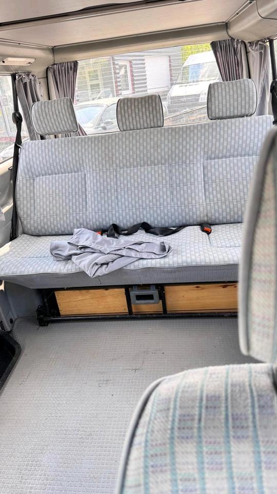 Volkswagen T4 Multivan Westfalia mit Bettfunktion пробіг: 400000 рік: Mai 1995 Diesel потужність:68 PS коробка: Manuell ціна: 2900 - Фото 4