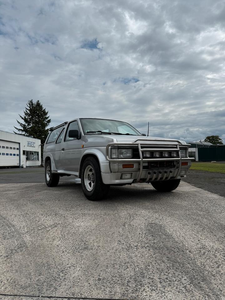 Nissan Terrano 4X4 V8 пробіг: 170656 рік: März 1988 Benzin потужність:105 PS коробка: Manuell ціна: 3000 - Фото 0