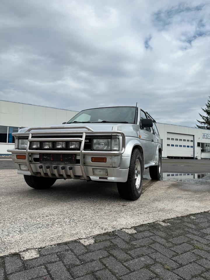 Nissan Terrano 4X4 V8 пробіг: 170656 рік: März 1988 Benzin потужність:105 PS коробка: Manuell ціна: 3000 - Фото 1
