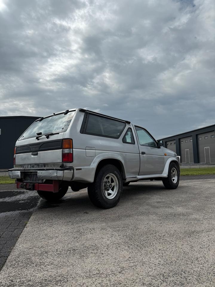Nissan Terrano 4X4 V8 пробіг: 170656 рік: März 1988 Benzin потужність:105 PS коробка: Manuell ціна: 3000 - Фото 2