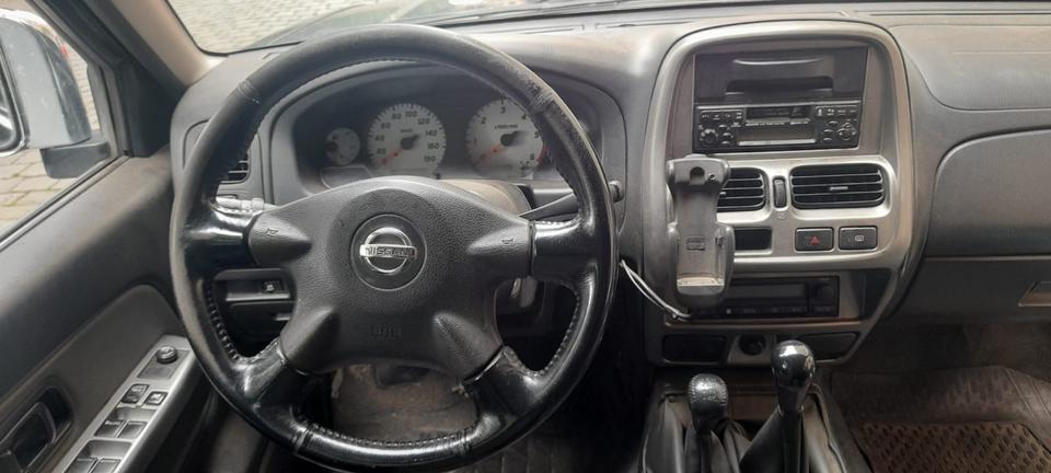 Nissan Navara 2,5 Di 4x4 пробіг: 337000 рік: Februar 2005 Diesel потужність:133 PS коробка: Manuell ціна: 4000 - Фото 3