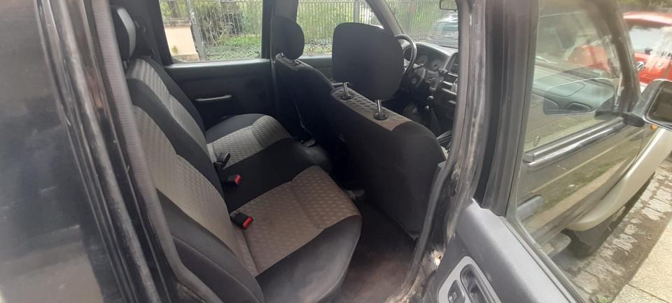 Nissan Navara 2,5 Di 4x4 пробіг: 337000 рік: Februar 2005 Diesel потужність:133 PS коробка: Manuell ціна: 4000 - Фото 4