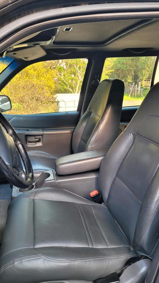 Ford Explorer 4.0 V6 Aut.  U2 4x4 пробіг: 216000 рік: Juli 2000 Benzin потужність:204 PS коробка: Automatik ціна: 3500 - Фото 4