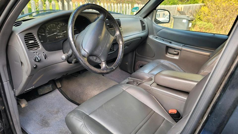 Ford Explorer 4.0 V6 Aut.  U2 4x4 пробіг: 216000 рік: Juli 2000 Benzin потужність:204 PS коробка: Automatik ціна: 3500 - Фото 5