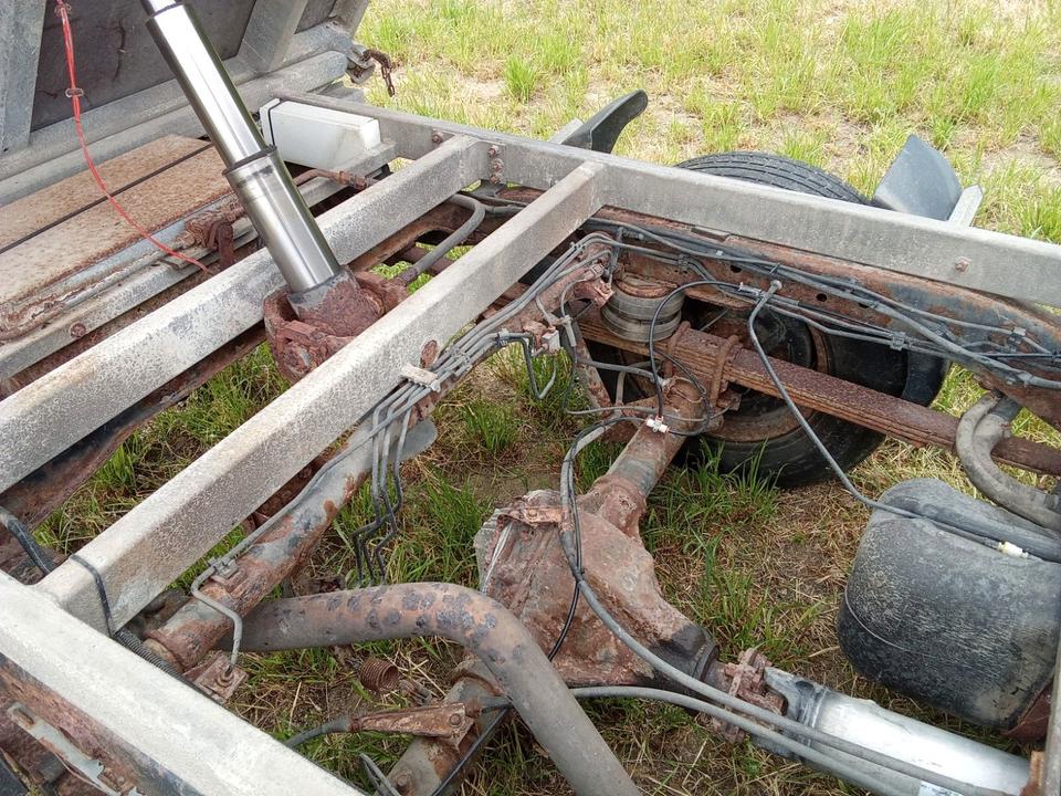 Nissan Navara 4x4 2.5 TDI Dreiseitenkipper пробіг: 205370 рік: Dezember 2007 Diesel потужність:171 PS коробка: Manuell ціна: 5500 - Фото 13