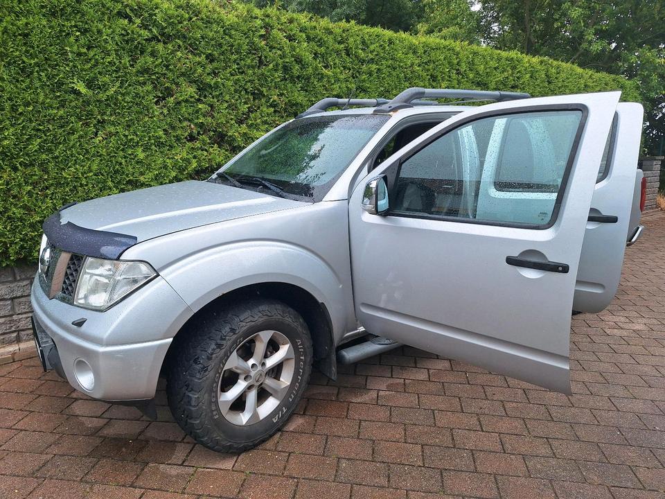 Nissan Navara 2.5 TDI 4x4,Automatik Pick Up,  пробіг: 196000 рік: Juni 2009 Diesel потужність:174 PS ціна: 5990 Euro4 Silber - Фото 17