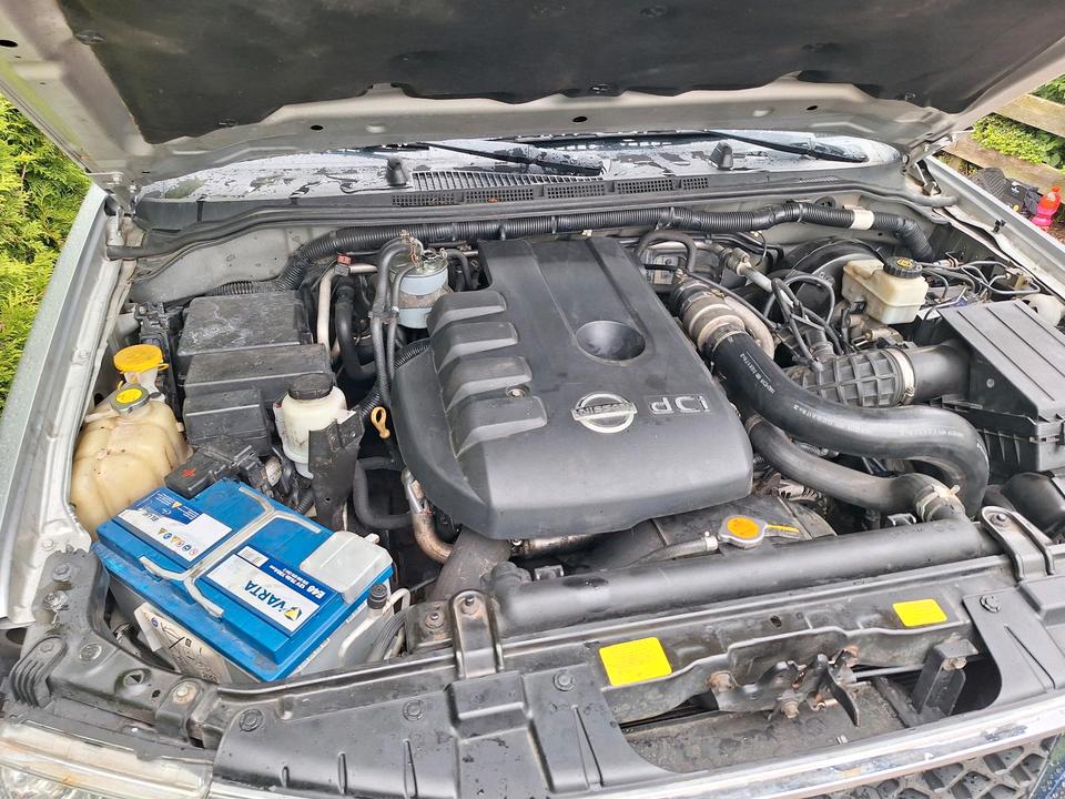 Nissan Navara 2.5 TDI 4x4,Automatik Pick Up,  пробіг: 196000 рік: Juni 2009 Diesel потужність:174 PS ціна: 5990 Euro4 Silber - Фото 5