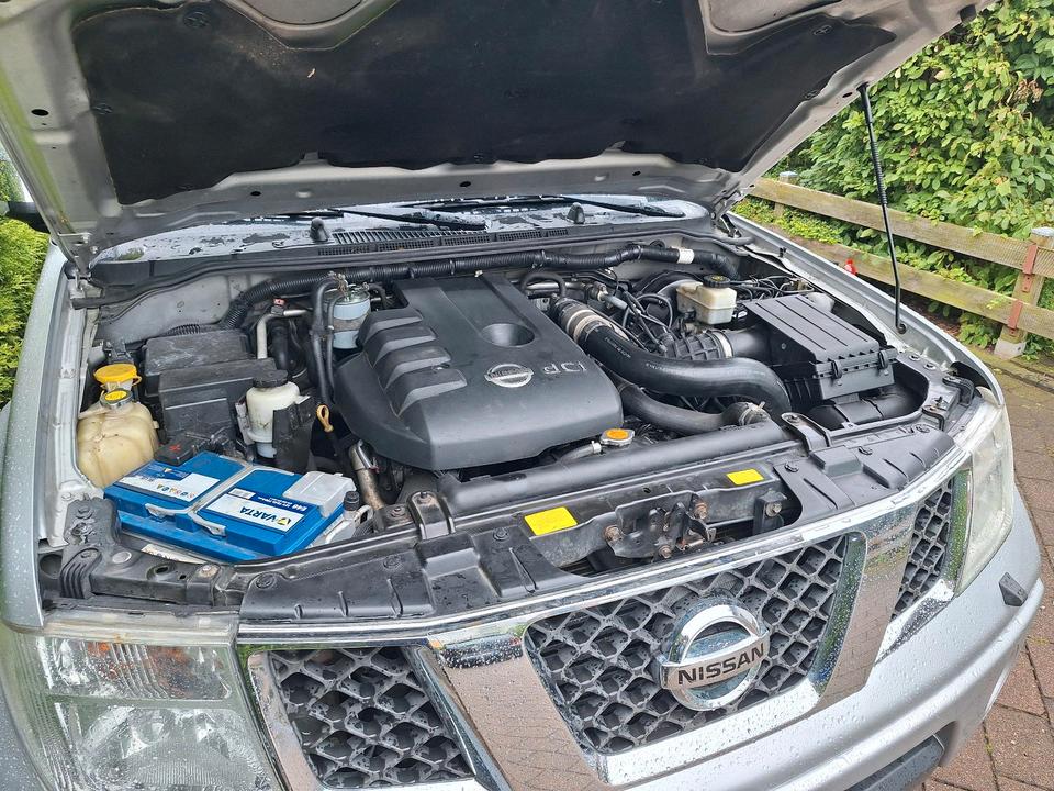 Nissan Navara 2.5 TDI 4x4,Automatik Pick Up,  пробіг: 196000 рік: Juni 2009 Diesel потужність:174 PS ціна: 5990 Euro4 Silber - Фото 6