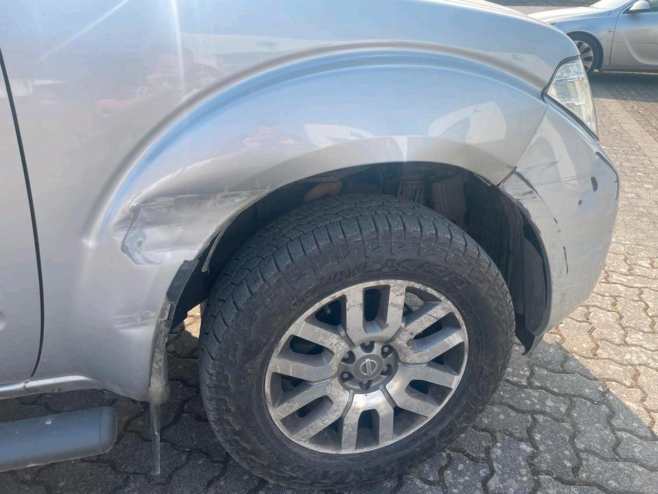 Nissan Navara LE 3.0 V6 dCi Autm. 4X4 Double Cab пробіг: 189000 рік: Mai 2014 Diesel потужність:231 PS коробка: Automatik Silber - Фото 16