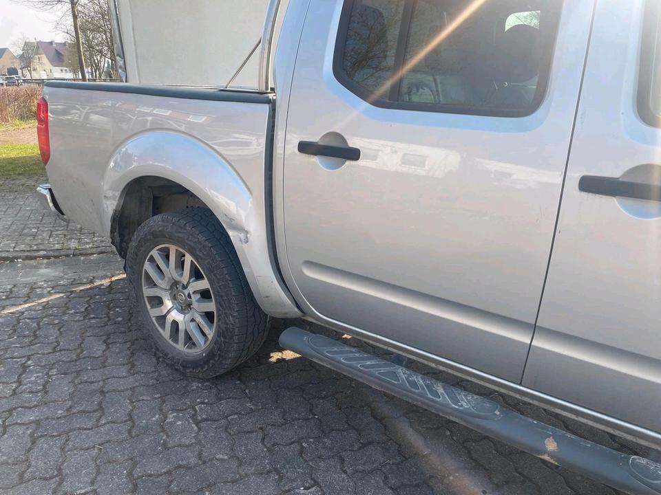 Nissan Navara LE 3.0 V6 dCi Autm. 4X4 Double Cab пробіг: 189000 рік: Mai 2014 Diesel потужність:231 PS коробка: Automatik Silber - Фото 18