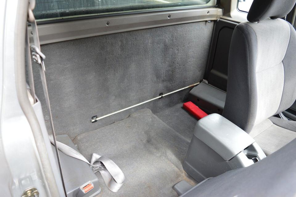 Дпомога з купівлі та пригону надійного авто Nissan PickUp Pickup King Cab  пробіг: 183000 рік: März 2003 Diesel потужність:133 PS коробка: Manuell ціна: 5990 - Фото 13
