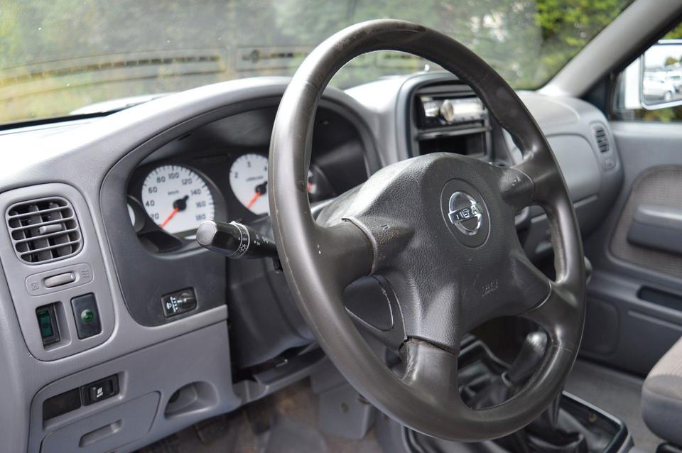  Дпомога з купівлі та пригону надійного авто Nissan PickUp Pickup King Cab  пробіг: 183000 рік: März 2003 Diesel потужність:133 PS коробка: Manuell ціна: 5990 - Фото 8