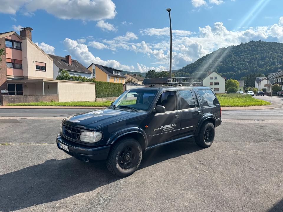 Ford Explorer U2 Limited USA SUV 4x4 пробіг: 221000 рік: Mai 2000 Benzin потужність:204 PS коробка: Automatik ціна: 4500 - Фото 0