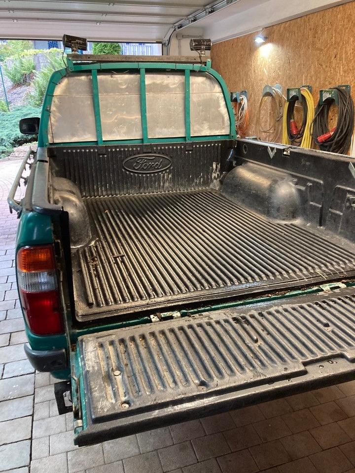 Ford Ranger Extra Cab Pick-up 4x4 Geländewagen пробіг: 264933 рік: März 2001 Diesel потужність:109 PS коробка: Manuell ціна: 3250 - Фото 2