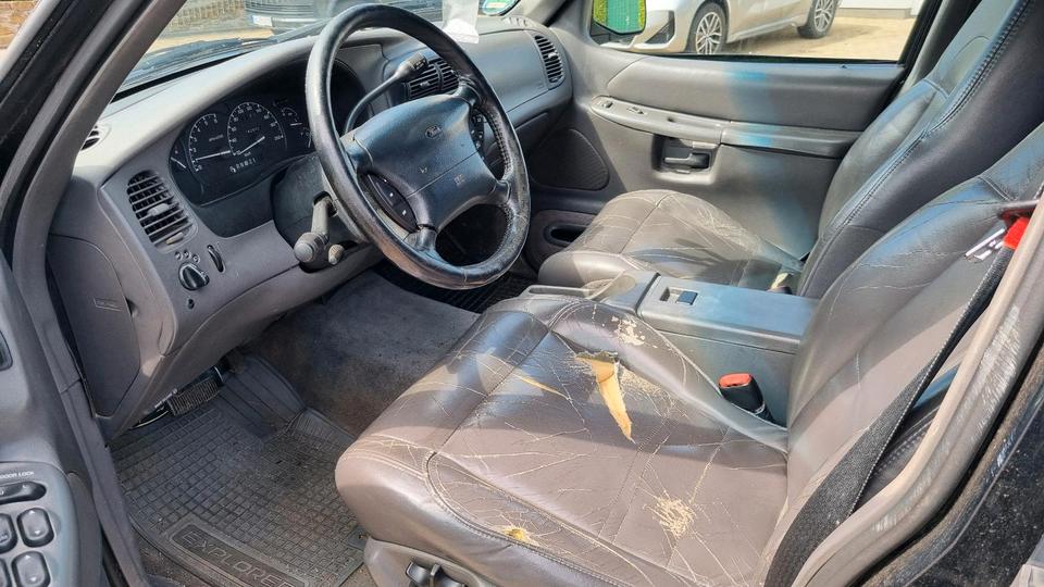 Ford Explorer 4.0 V6  4x4  1999 пробіг: 242032 рік: Oktober 1999 Benzin коробка: Automatik Juni 2025 ціна: 1300 - Фото 5