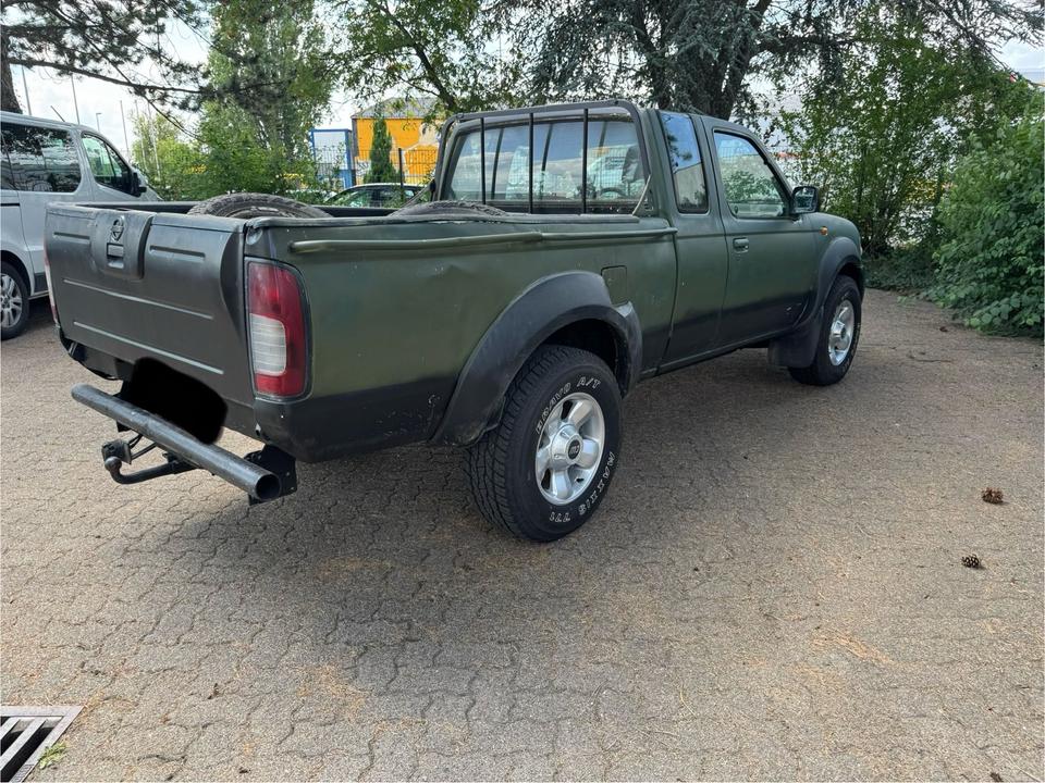 Круте авто Nissan Navara D22 2.5 Pickup 4x4 пробіг: 239000 рік: November 2006 Diesel потужність:134 PS коробка: Manuell ціна: 3700 - Фото 2