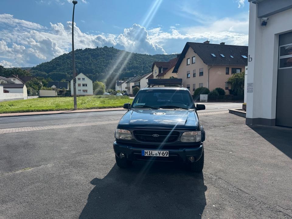 Ford Explorer U2 Limited USA SUV 4x4 - TÜV 2027 - 2.6T AHK пробіг: 221000 рік: Mai 2000 Benzin потужність:204 PS коробка: Automatik ціна: 4500 - Фото 1