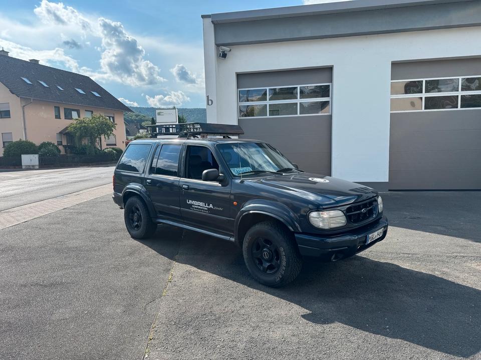 Ford Explorer U2 Limited USA SUV 4x4 - TÜV 2027 - 2.6T AHK пробіг: 221000 рік: Mai 2000 Benzin потужність:204 PS коробка: Automatik ціна: 4500 - Фото 2