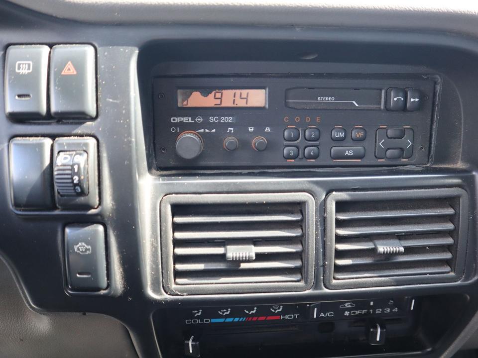 Opel Campo Sportscab 2.5D 4X4 пробіг: 215890 рік: Juli 2000 Diesel потужність:76 PS коробка: Manuell ціна: 4550 Blau - Фото 8