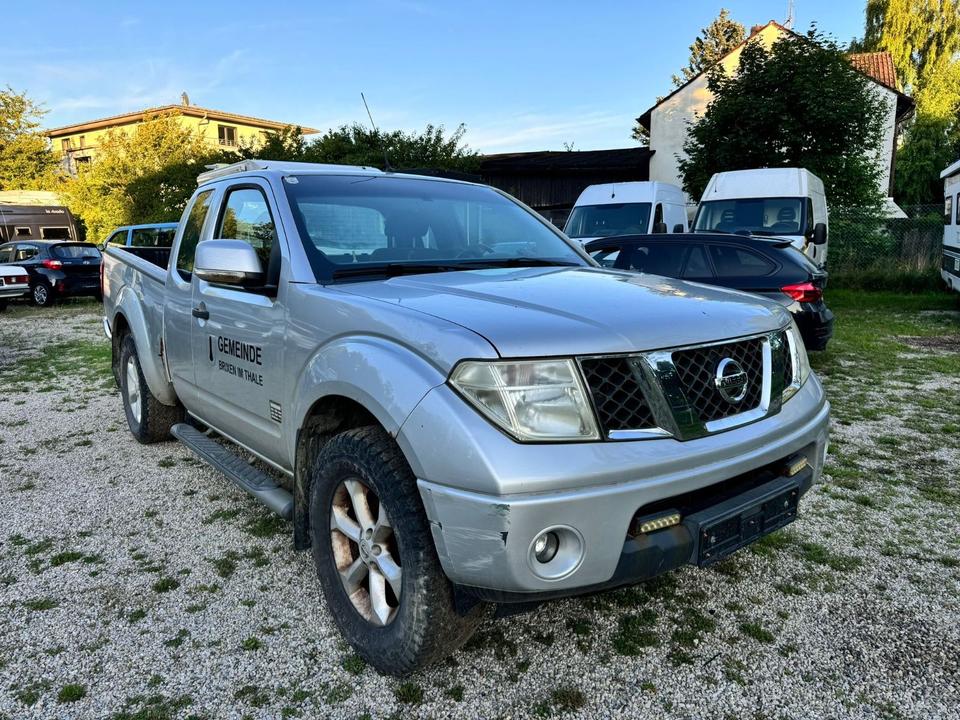 Nissan Navara 2.5 dCi 4x4 пробіг: 184000 рік: September 2007 Diesel потужність:171 PS коробка: Manuell ціна: 3900 - Фото 1