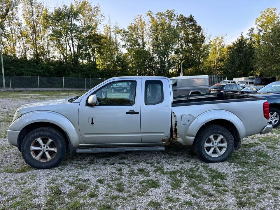 Nissan Navara 2.5 dCi 4x4 пробіг: 184000 рік: September 2007 Diesel потужність:171 PS коробка: Manuell ціна: 3900 - Фото 11