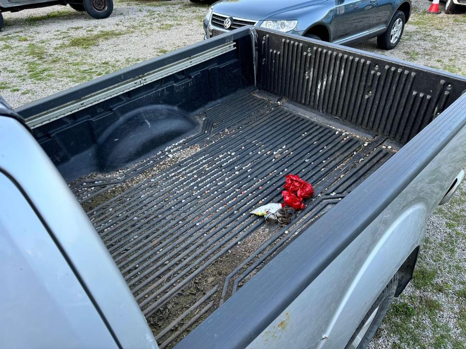 Nissan Navara 2.5 dCi 4x4 пробіг: 184000 рік: September 2007 Diesel потужність:171 PS коробка: Manuell ціна: 3900 - Фото 12