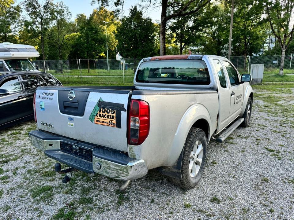 Nissan Navara 2.5 dCi 4x4 пробіг: 184000 рік: September 2007 Diesel потужність:171 PS коробка: Manuell ціна: 3900 - Фото 3