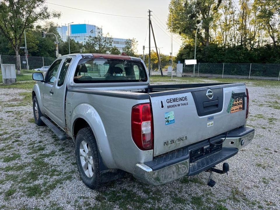 Nissan Navara 2.5 dCi 4x4 пробіг: 184000 рік: September 2007 Diesel потужність:171 PS коробка: Manuell ціна: 3900 - Фото 4