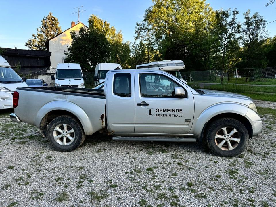 Nissan Navara 2.5 dCi 4x4 пробіг: 184000 рік: September 2007 Diesel потужність:171 PS коробка: Manuell ціна: 3900 - Фото 5