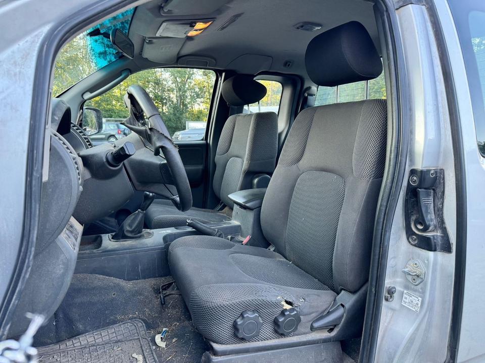 Nissan Navara 2.5 dCi 4x4 пробіг: 184000 рік: September 2007 Diesel потужність:171 PS коробка: Manuell ціна: 3900 - Фото 7