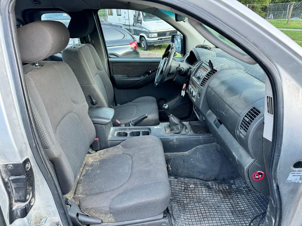 Nissan Navara 2.5 dCi 4x4 пробіг: 184000 рік: September 2007 Diesel потужність:171 PS коробка: Manuell ціна: 3900 - Фото 8