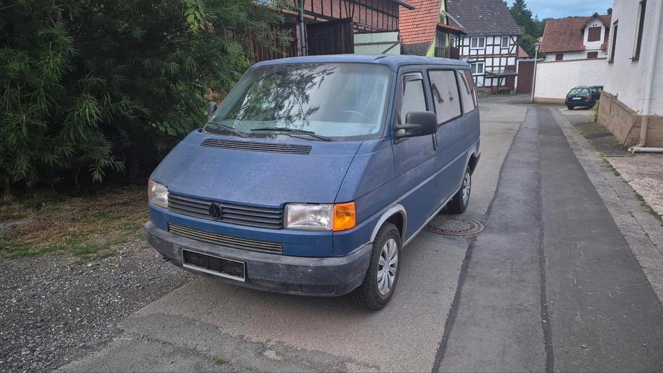 Vw T4 Bus 2.4 5 Zylinder Multivan пробіг: 451600 рік: Dezember 1995 Diesel потужність:78 PS коробка: Manuell ціна: 1600 - Фото 0