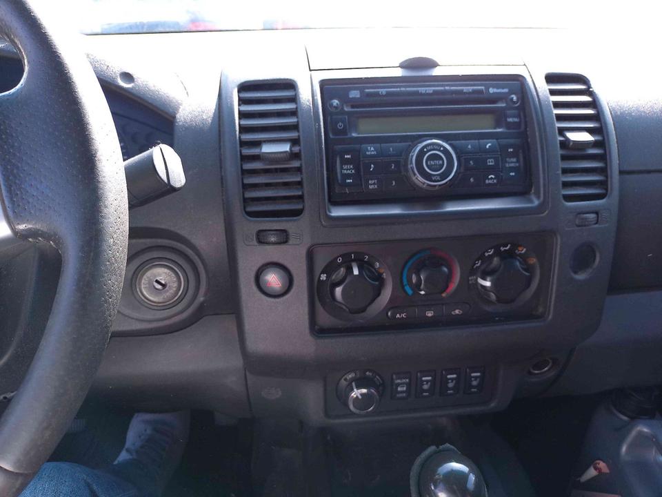 Nissan Navara Pickup King Cab XE 4X4 пробіг: 186000 рік: Februar 2011 Diesel потужність:190 PS коробка: Manuell ціна: 3590 - Фото 4