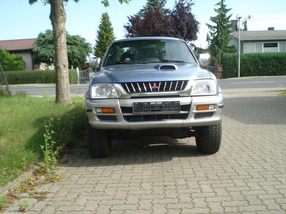 Mitsubishi L200 2.5l Diesel пробіг: 332150 рік: Juli 2001 Diesel потужність:100 PS коробка: Manuell ціна: 4899 Blau - Фото 1