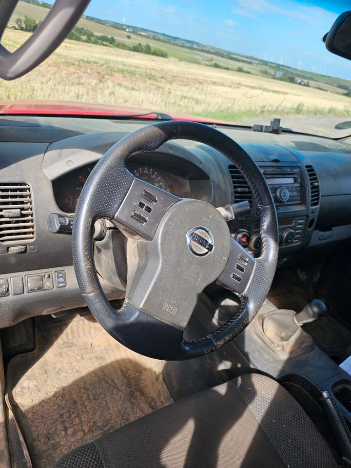 Nissan Navara Pickup Double Cab LE 4X4 пробіг: 190000 рік: Oktober 2006 Diesel потужність:171 PS коробка: Manuell ціна: 3999 - Фото 10