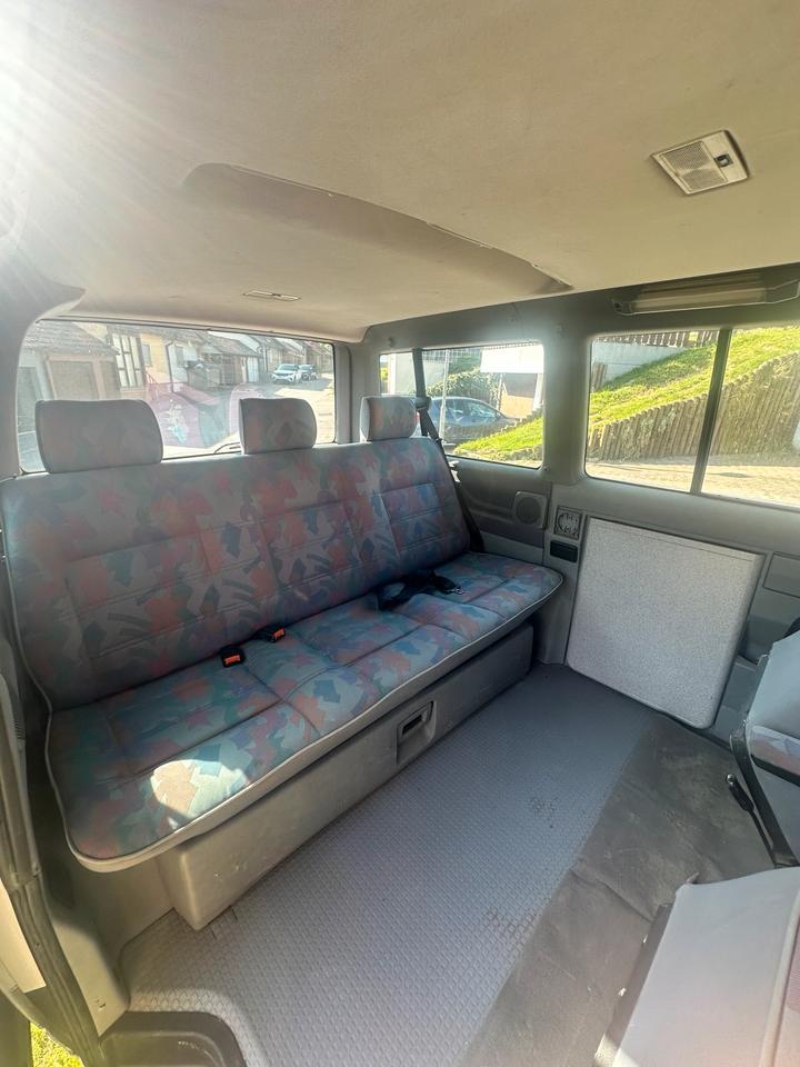 VW T4 2,4  пробіг: 198489 рік: März 1995 Diesel коробка: Manuell потужність:75 PS ціна: 3250 - Фото 7