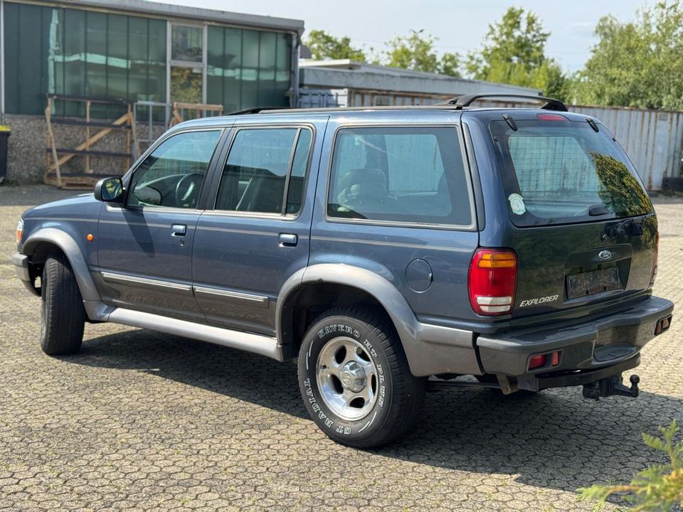 Ford Explorer 4.0 V6 4x4  пробіг: 308000 рік: Oktober 1998 Benzin потужність:207 PS коробка: Automatik ціна: 2890 - Фото 2