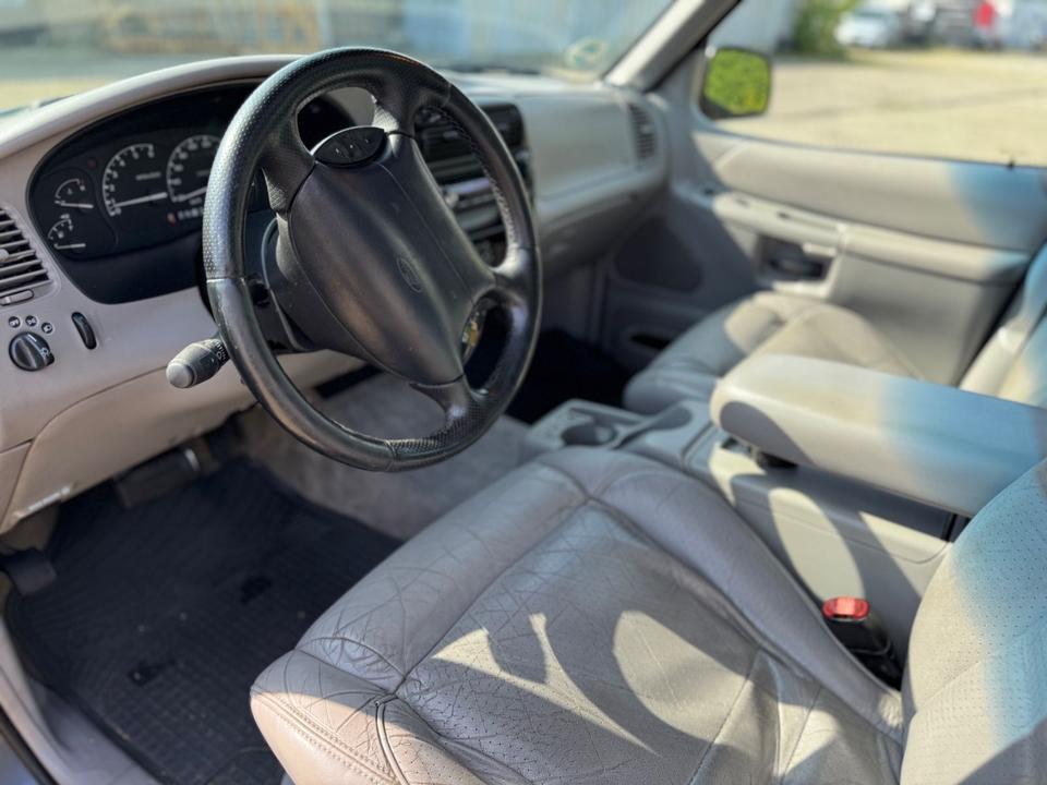 Ford Explorer 4.0 V6 4x4  пробіг: 308000 рік: Oktober 1998 Benzin потужність:207 PS коробка: Automatik ціна: 2890 - Фото 4