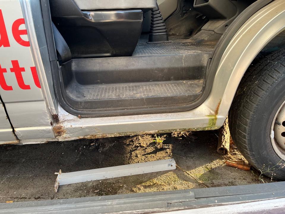 Volkswagen T4 Multivan пробіг: 330000 рік: Oktober 1997 Diesel потужність:102 PS коробка: Manuell ціна: 800 - Фото 3
