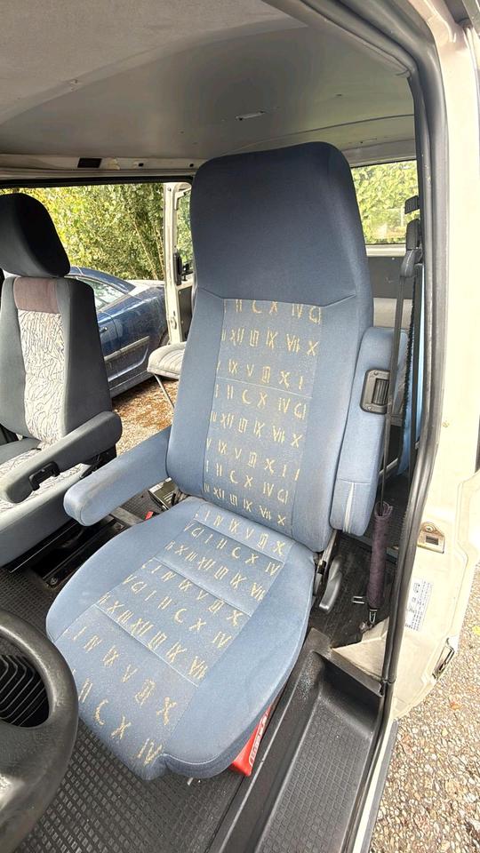 Перегнати авто з Європи Volkswagen T4 Multivan Camper 1.9 Diesel  пробіг: 276698 потужність:105 PS коробка: Manuell ціна: 2250 - Фото 10