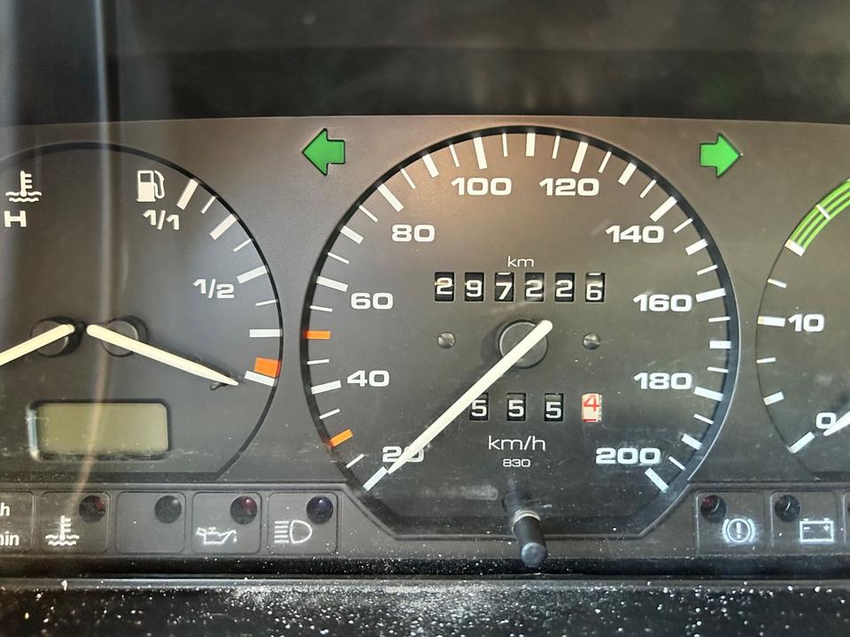 Volkswagen T4 Multivan пробіг: 290000 рік: April 1994 Diesel потужність:68 PS коробка: Manuell ціна: 2300 - Фото 1